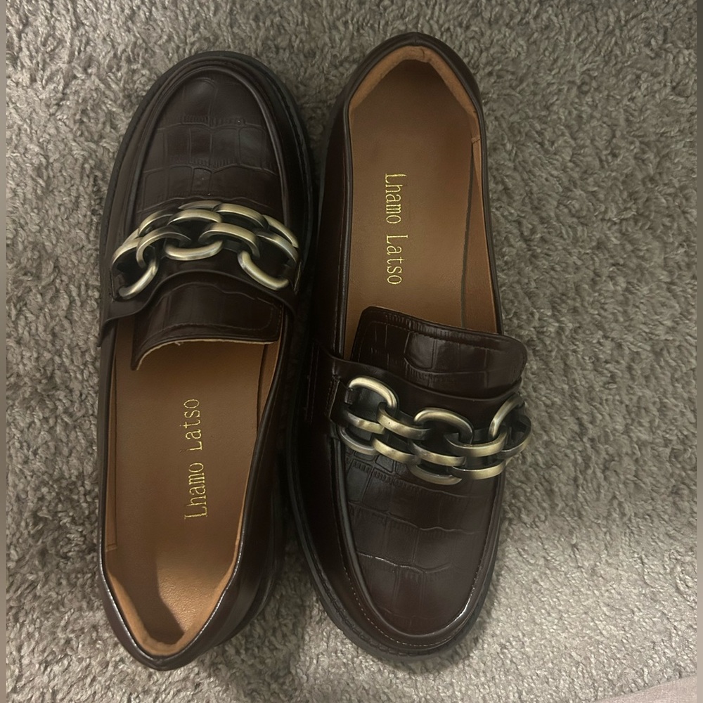 Women’s 7 Lhamo Latso Brown Chain Loafers